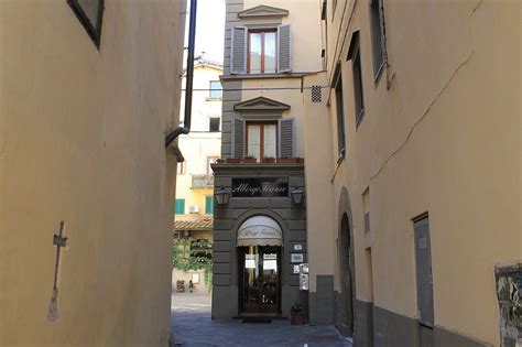 albergo firenze florence pugh.